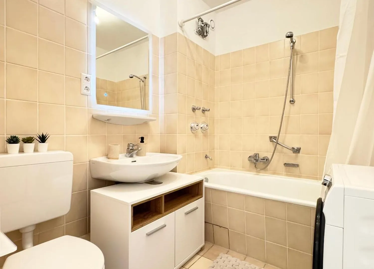 Regency Apartments - Exklusive Zentrale 50M2 Wohnung I Balkon I Wifi I Netflix Hannover 0*,  Německo